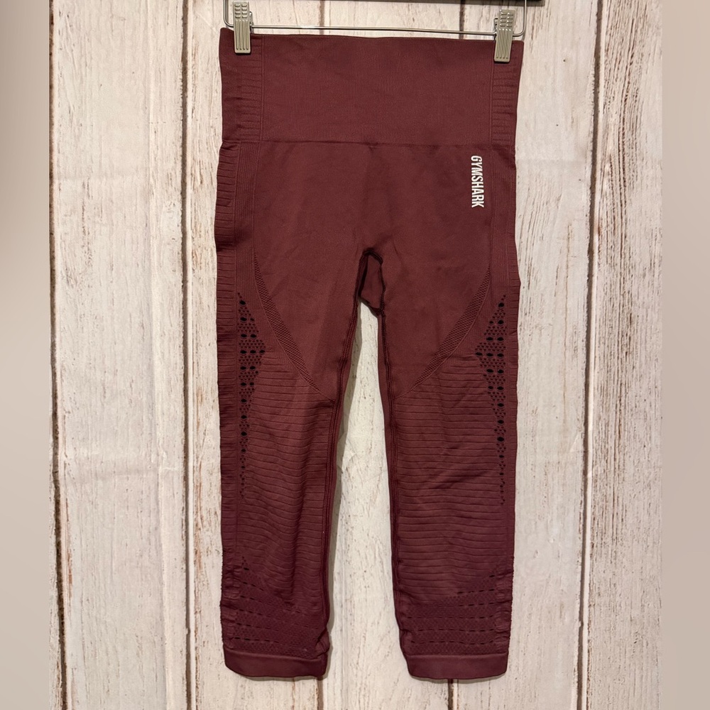 Gymshark Energy Seamless Cropped Leggings in Ruby Red
- Size Small